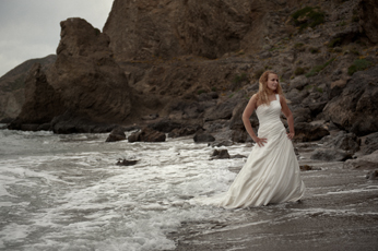 sergio reyes fotógrafo, fotografía boda, almeria, mojacar, trash the dress, ttd, post boda, playa manaca