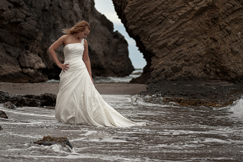 sergio reyes fotógrafo, fotografía boda, almeria, mojacar, trash the dress, ttd, post boda, playa manaca